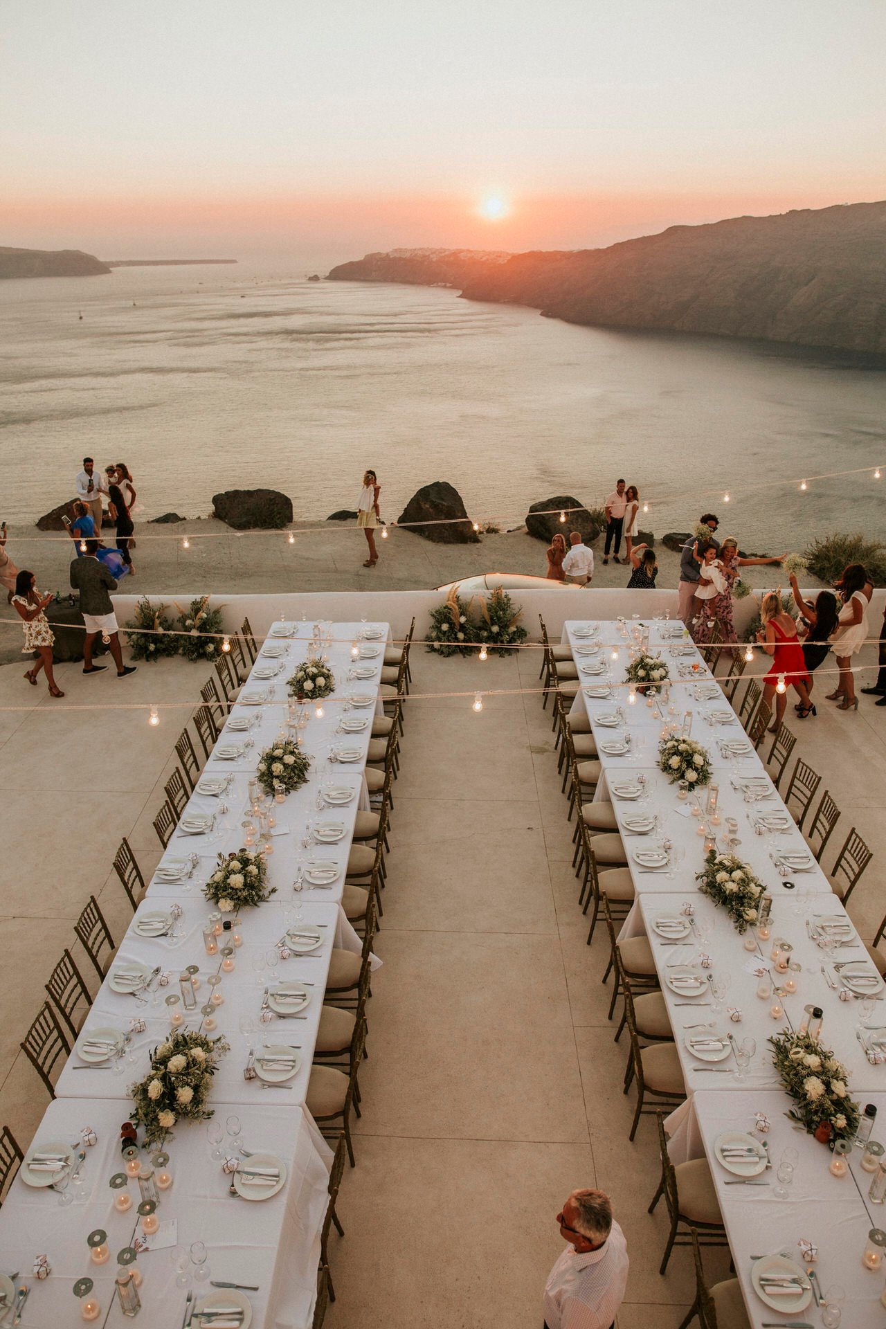 organization and wedding planning in Santorini