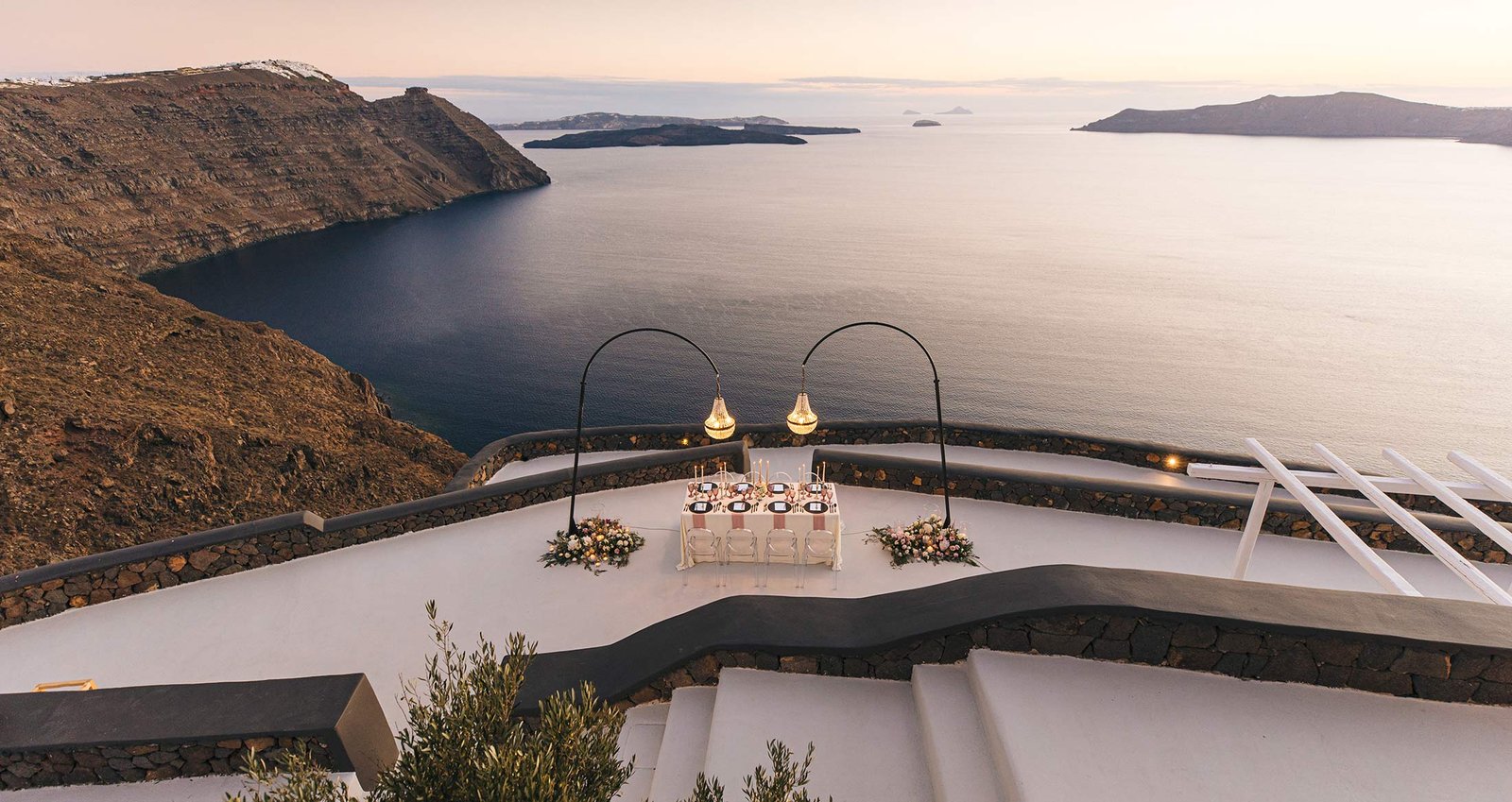 organization and wedding planning in Santorini