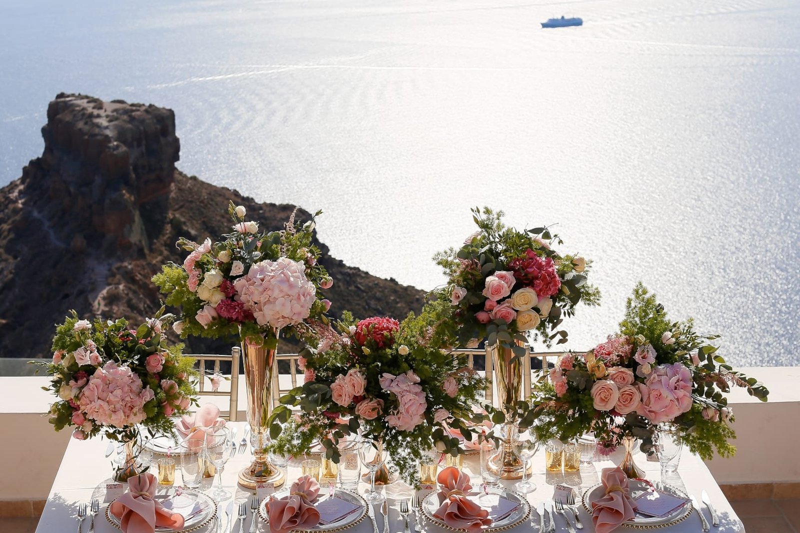 organization and wedding planning in Santorini