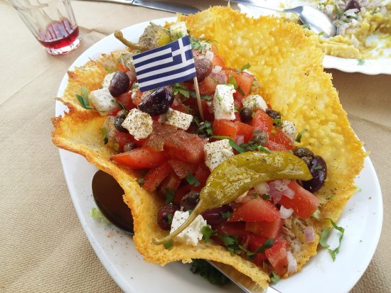 Food tour and tasting in Santorini on foot