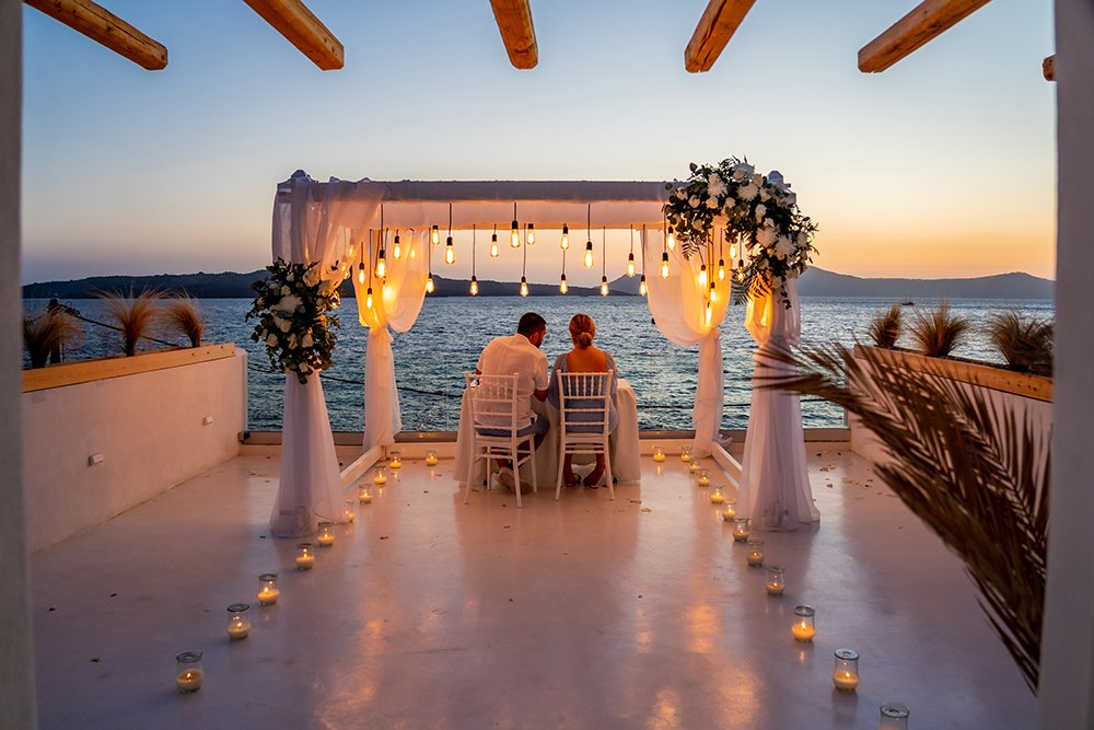 photo shoot of a romantic dinner in Santorini